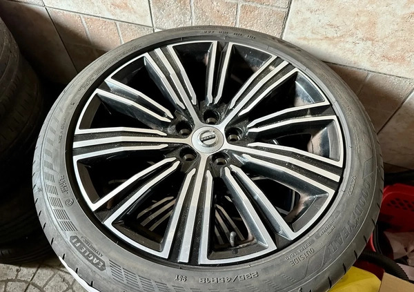 Volvo V60 cena 99900 przebieg: 167502, rok produkcji 2019 z Brzozów małe 631